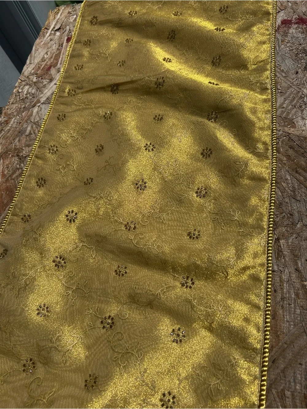 Vintage Gold Beaded Jacquard Table Runner with Tassels